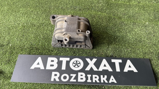 Права подушка мотора 1K0199262 VAG