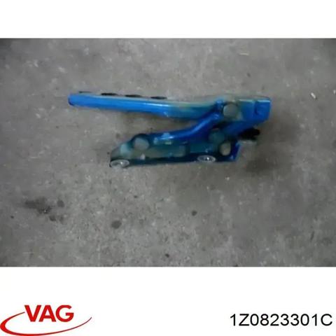 Шарнір капота лівий 1Z0823301C VAG