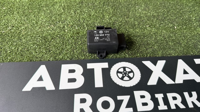Реле підігріву сидіння 1Z0959772 VAG