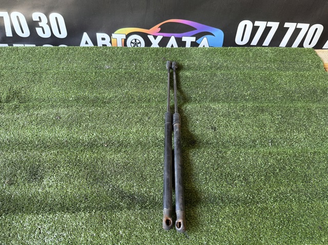 Амортизатор багажника лівий 1Z9827550 VAG