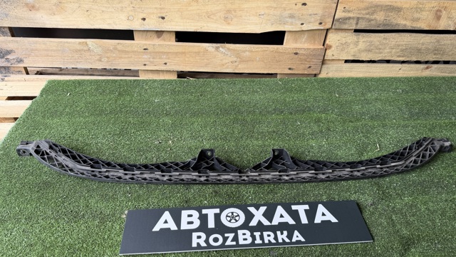Кронштейн бампера переднього, центральний 3G0807889 VAG