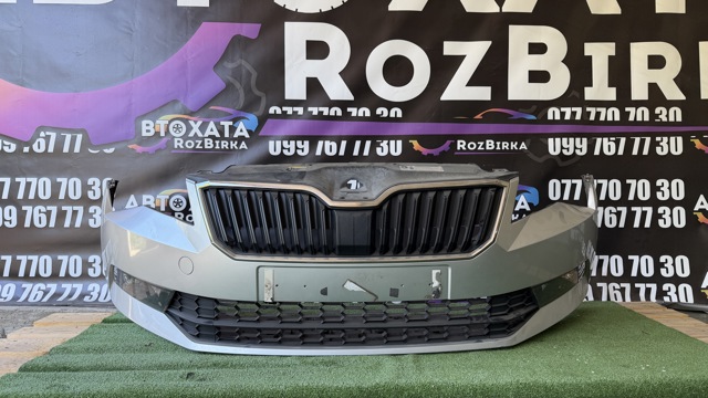 Бампер передній в зборі 3V0807218 VAG