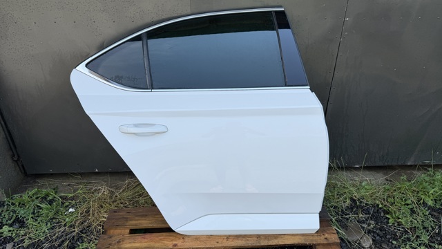 Двері задні, праві Skoda SuperB III