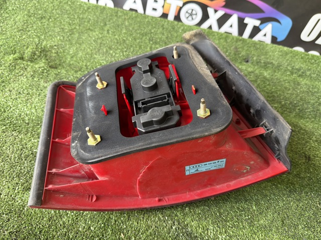 Задній правий стоп 4B9945096F VAG