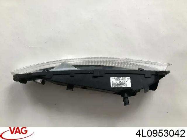 Поворотник правий 4L0953042 VAG