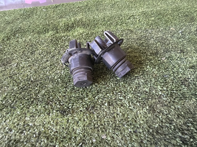 Буфер капота гумовий 51767183752 BMW