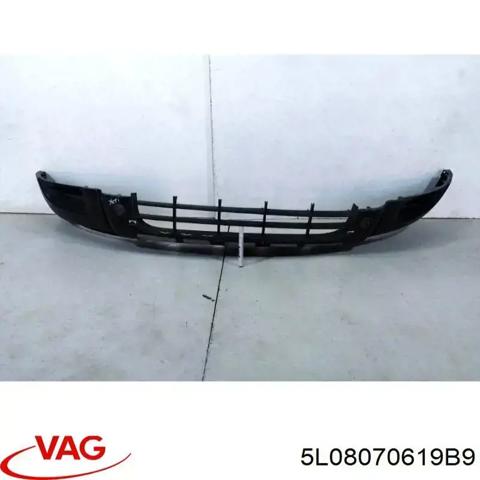 Нижня накладка на передній бампер 5L08070619B9 VAG