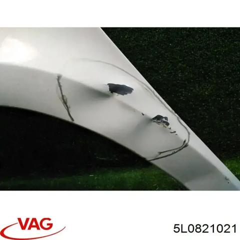 Ліве переднє крило 5L0821021 VAG