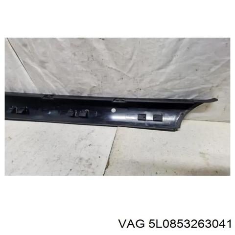 Накладка стійки кузова зовнішня, передня ліва 5L0853263041 VAG