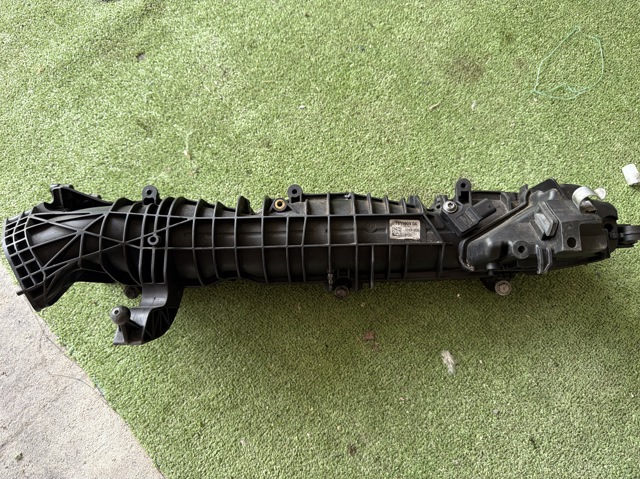 Колектор впускний 7811909 BMW
