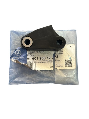 Кронштейн натягувача приводного ременя A6012001273 MERCEDES