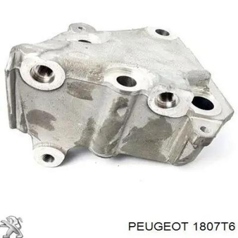 Кронштейн подушки (опори) двигуна, правої 1807T6 PEUGEOT