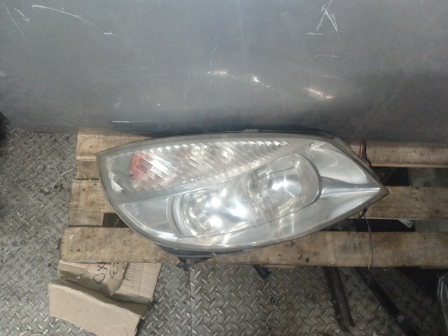 Фара передня права 260102336R RENAULT
