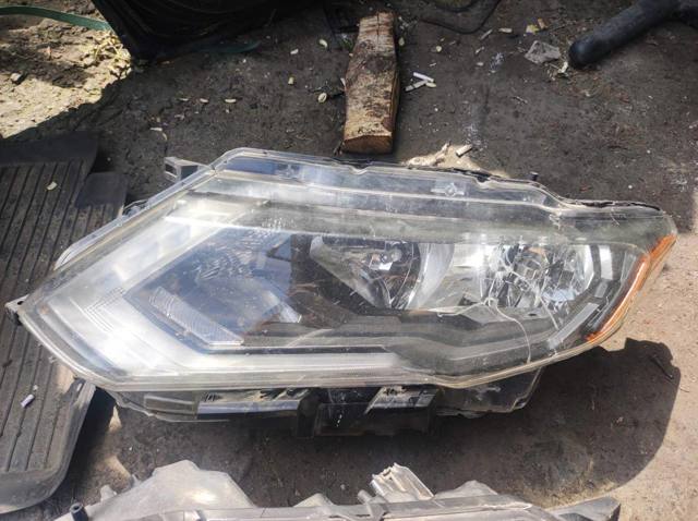 Фара передня права 260106FL0A NISSAN