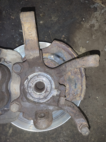 Цапфа поворотного кулака 400148H300 NISSAN