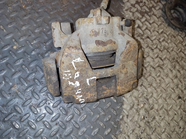 Скоба супорта переднього 410150001R RENAULT