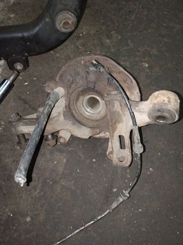 Кулак поворотний лівий 430198H300 NISSAN