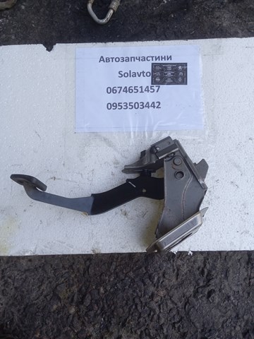 Педаль і привід механізму управління гальмами (привід гальмівного крана) 465018H805 NISSAN