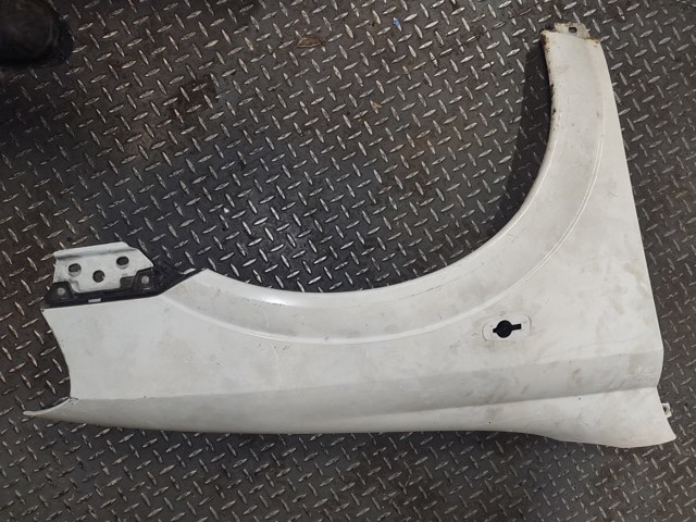 Переднє праве крило 6101302 OPEL