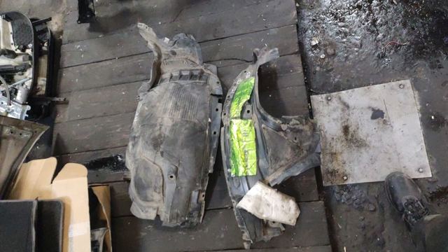 Подкрильнікі переднього крила, правий 638407FA0A NISSAN