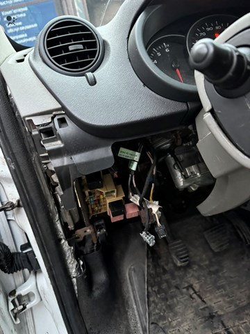 Решітка вентиляції салону на "торпедо", ліва 687613413R RENAULT