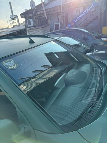 Переднє скло 727008H701 NISSAN