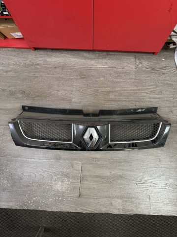 Решітка радіатора 7700313438 RENAULT