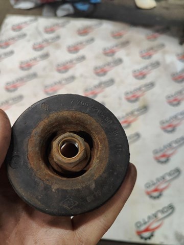 Подушка амортизатора переднього 7700426450 RENAULT