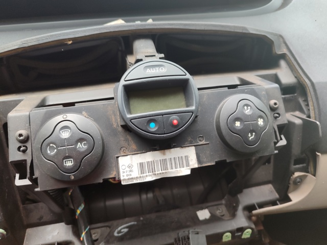 Блок управління режимів опалення / кондиціонування 7701208975 RENAULT