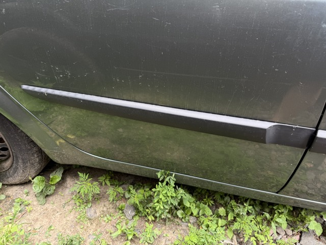Молдинг задніх правих дверей 7701477484 RENAULT