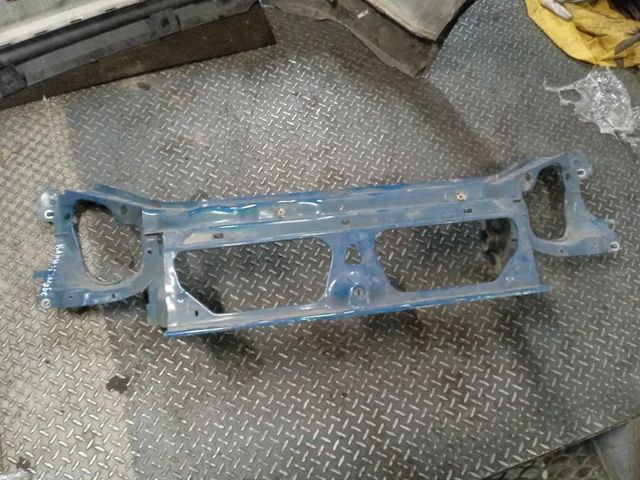 Рамка радіатора нижня 7751468896 RENAULT