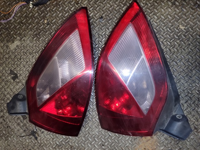 Задня ліва фара 8200073236 RENAULT