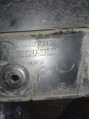 Накладка стійки кузова зовнішня, центральна права 8200073436 RENAULT