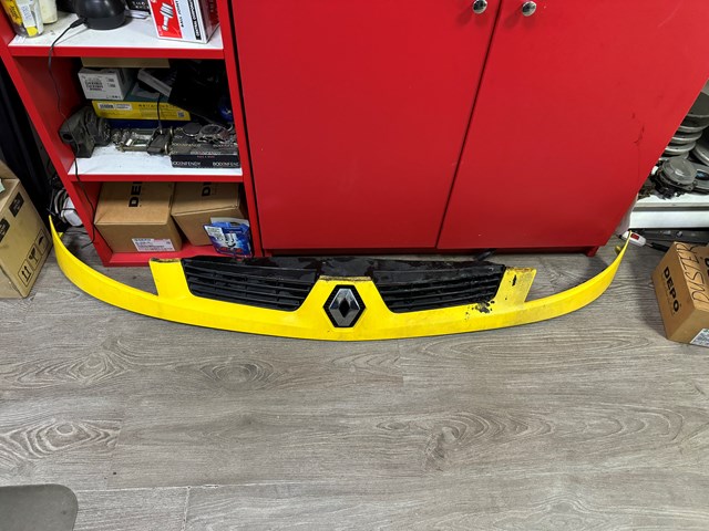 Облицювання радіатора 8200150629 RENAULT