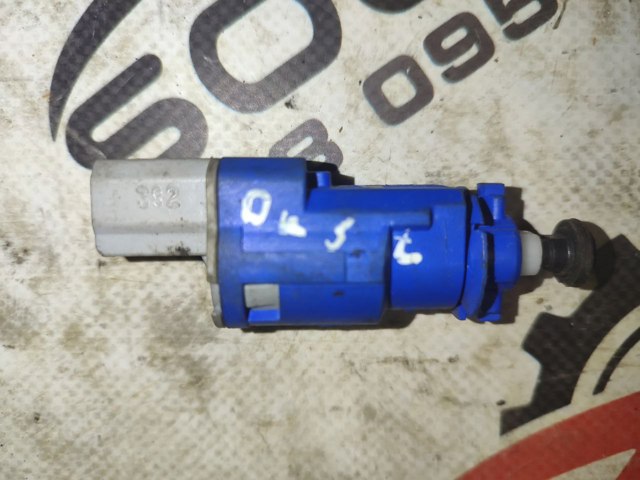 Датчик включення зчеплення 8200276359 RENAULT