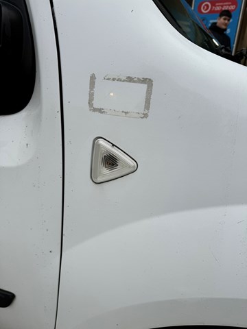 Поворітель повороту на крилі 8200439492 RENAULT