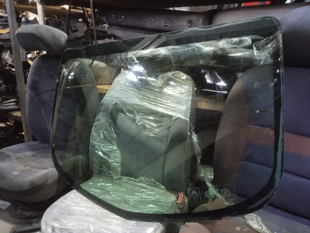 Скло автомобільне заднє 8200600189 RENAULT