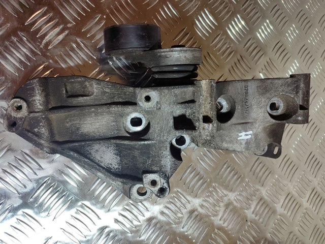 Кріплення генератора 8200695957 RENAULT