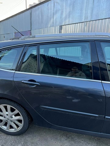 Двері пасажирські задні праві 821000023R RENAULT