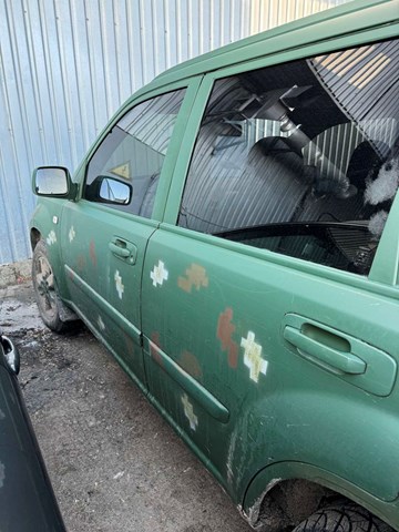 Скло задньої двері лівої 823018H300 NISSAN