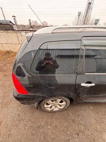 Стукло багажника, праве 8569FH PEUGEOT