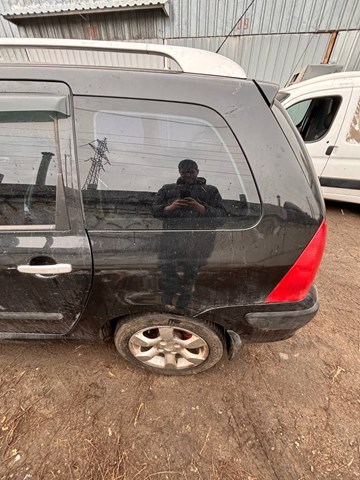 Скло багажного відсіку, ліве 8569FJ PEUGEOT