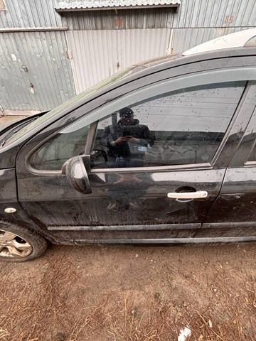 Двері кабіни Peugeot 307