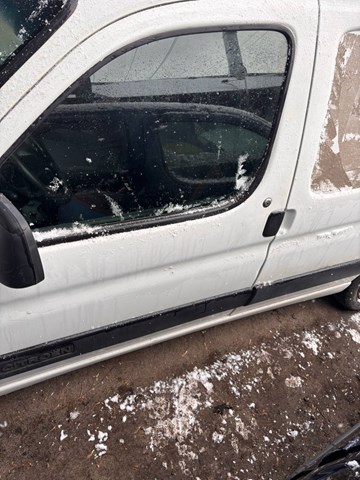 Дверь передня ліва 9002T9 PEUGEOT
