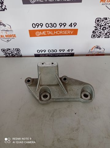 Кронштейн подушки (опори) двигуна, правої 31686306 VOLVO