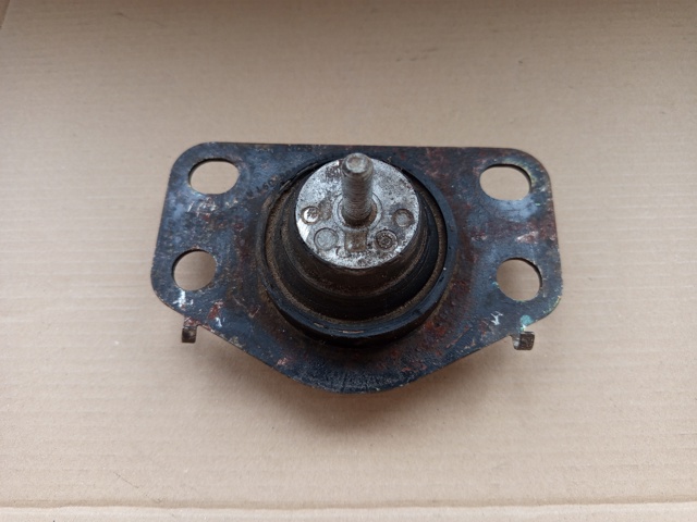 Права подушка мотора 7700795685 RENAULT