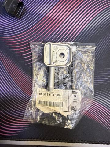 Кронштейн задньої подушки глушника 18308593696 BMW