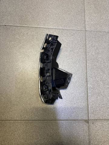 Направляюча переднього бампера, права 3CM807050 VAG
