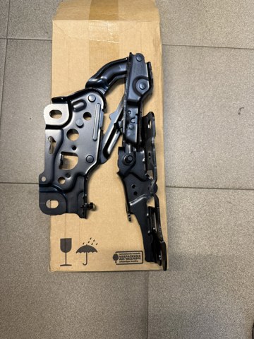 Шарнір капота лівий 41007427051 BMW