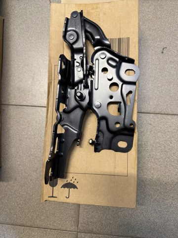 Завіса капота права 41007427052 BMW